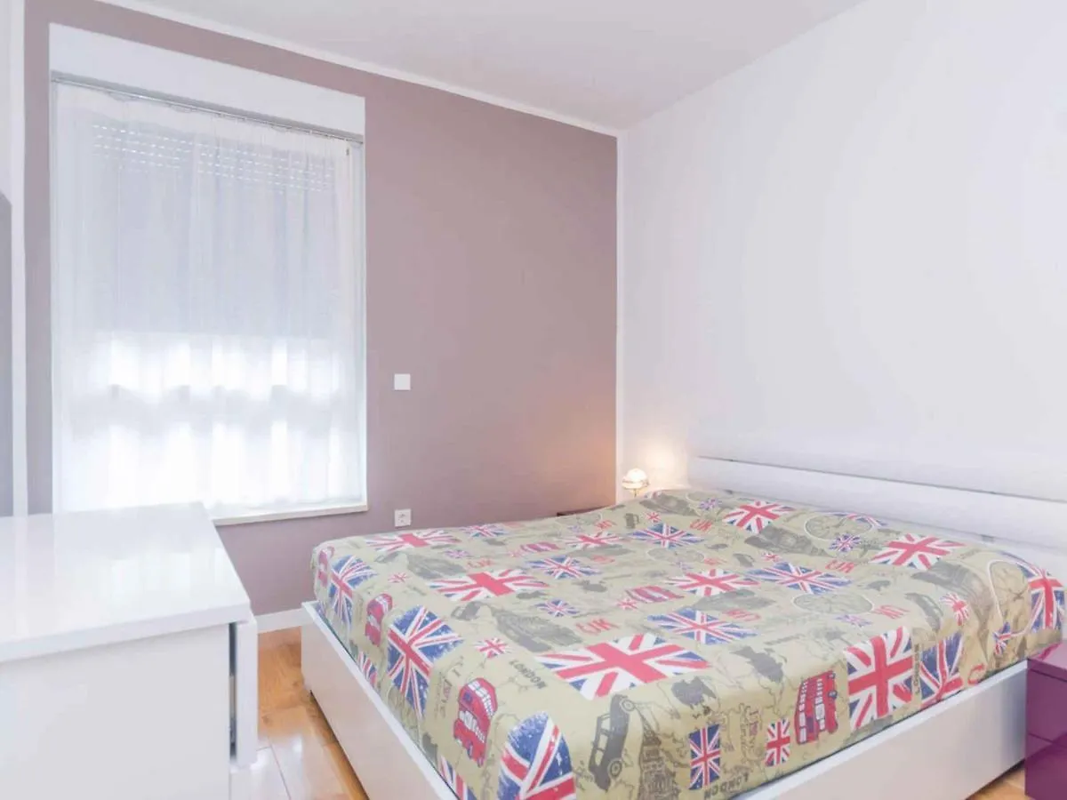 Apartment In Njivice - Insel Krk 42230 0*,  Croatia