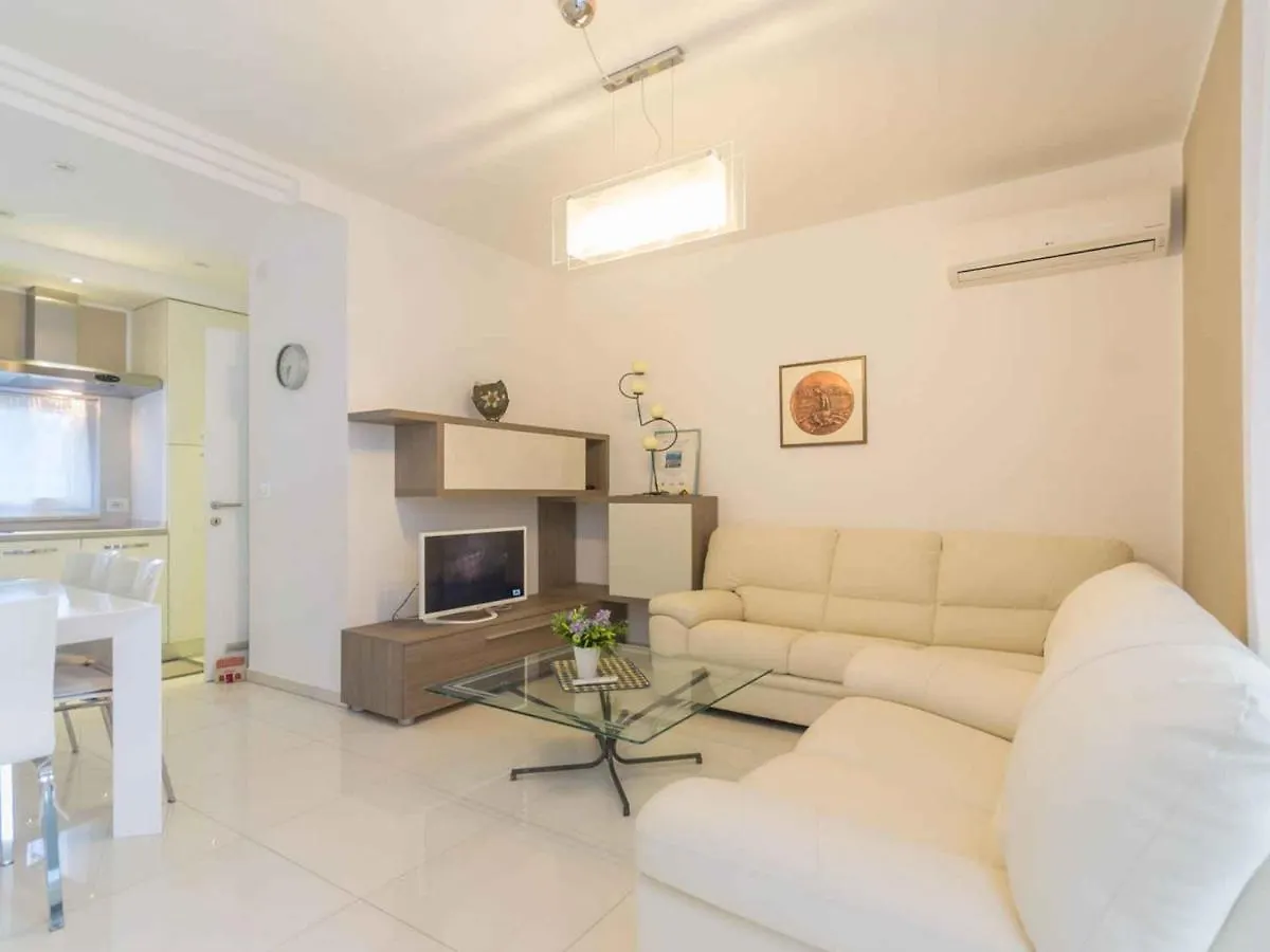 Apartment In Njivice - Insel Krk 42230