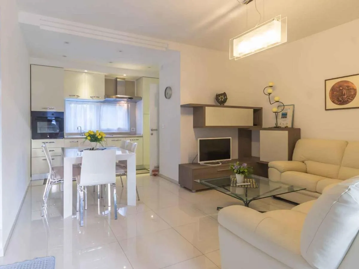 Apartment In Njivice - Insel Krk 42230
